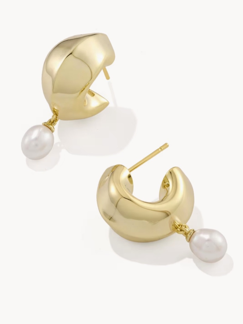 Kendra Scott Oakland Pearl Gold Huggie Earrings - Picture 4 of 10